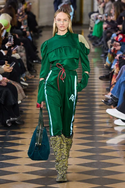 Look 28